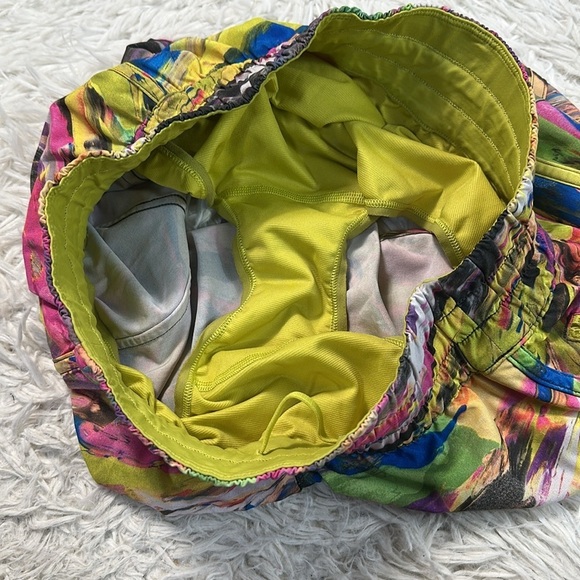 Lululemon Tracker Short V *4" Catalyst Multi - Picture 3 of 7